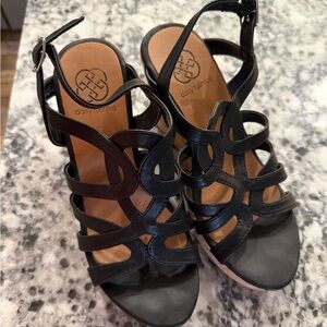 Daisy Fuentes Black Wedges